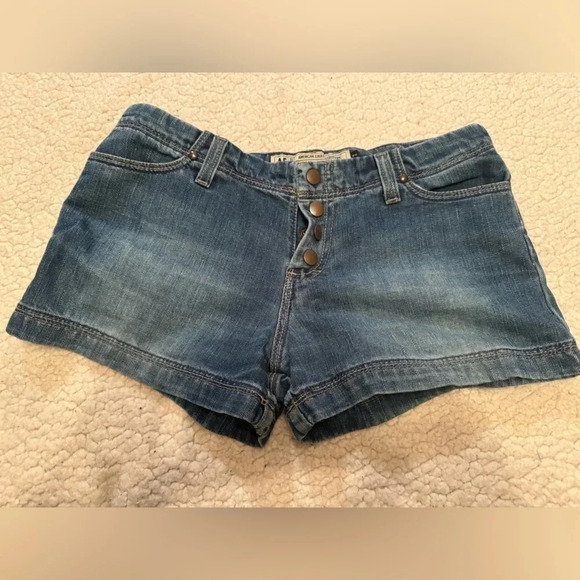 American Eagle women’s size‎ 2 Button up jean shorts - Picture 1 of 5